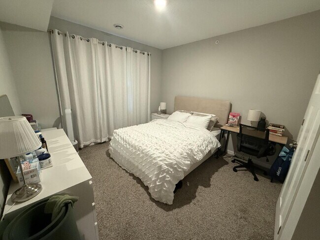 Building Photo - Prime Location Giant four-bed two-bath off Greenway in Longfellow!