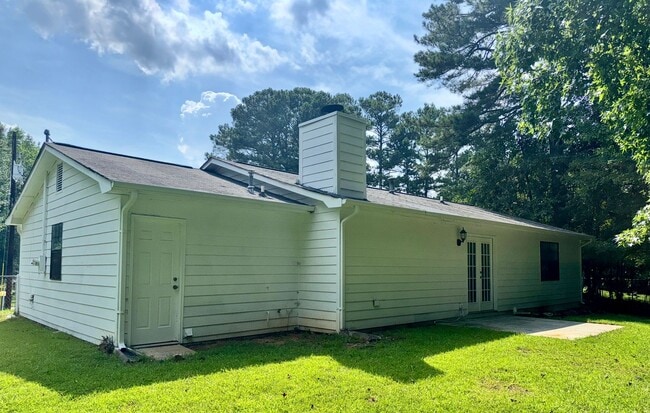 Building Photo - Updated 3 Bed/2 Bath Ranch Home on Quiet, ...
