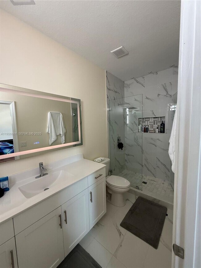 Building Photo - 11128 W 32nd Ln