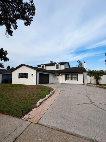 Building Photo - 16209 W Course Dr