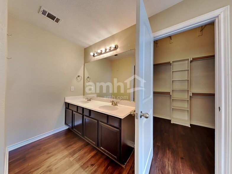 Building Photo - 1702 Griffin Ln