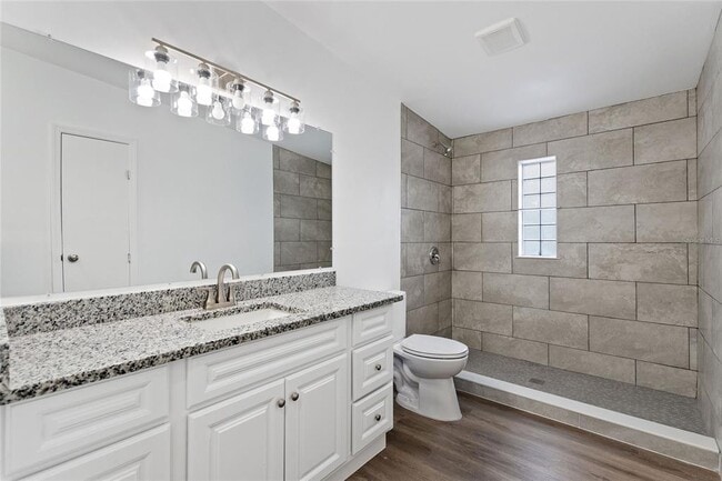 Building Photo - 486 Lindsey Dr