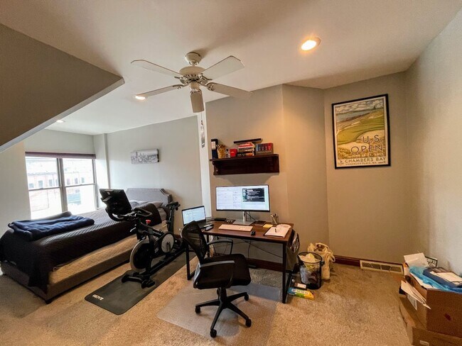 Building Photo - Huge 3 bed 2.5 bath - Southside flats, laundry, central air, private yard, off street parking