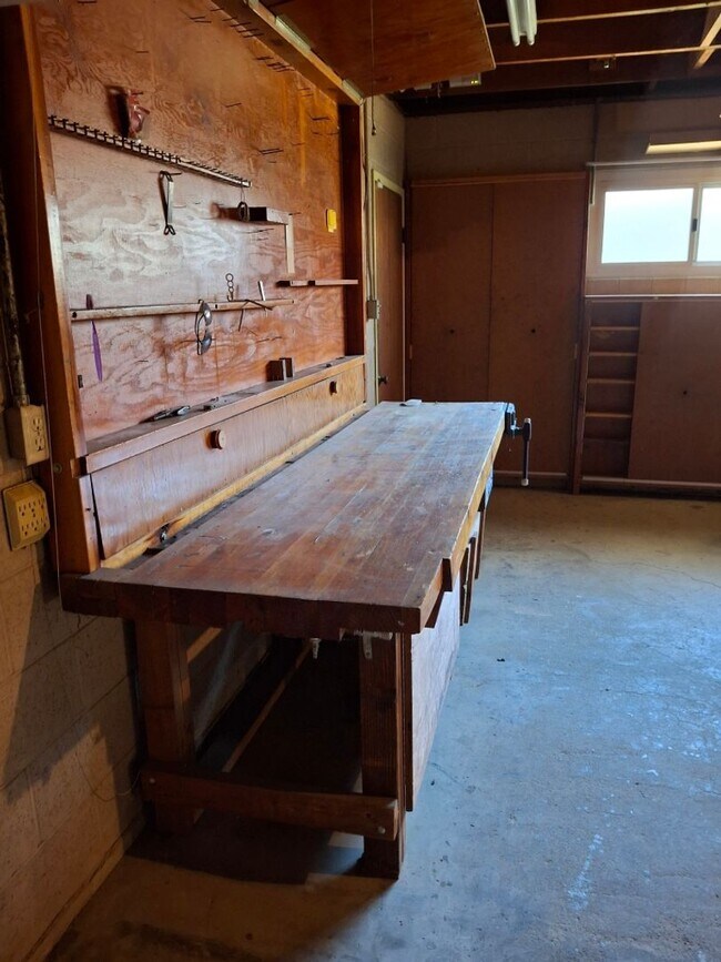 Building Photo - COMING SOON!!! Beautiful South Land Park h...