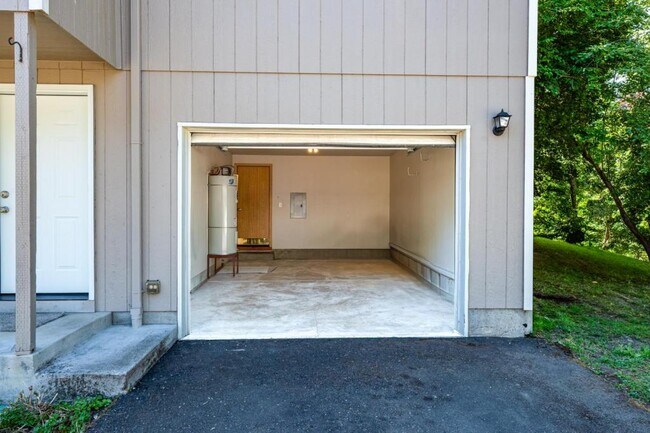 Building Photo - 1490 S 10th St