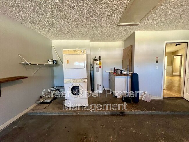 Building Photo - 13140 Staffordshire Dr S
