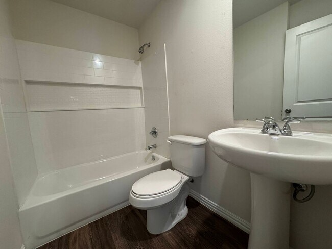 Building Photo - 306 S 23rd St