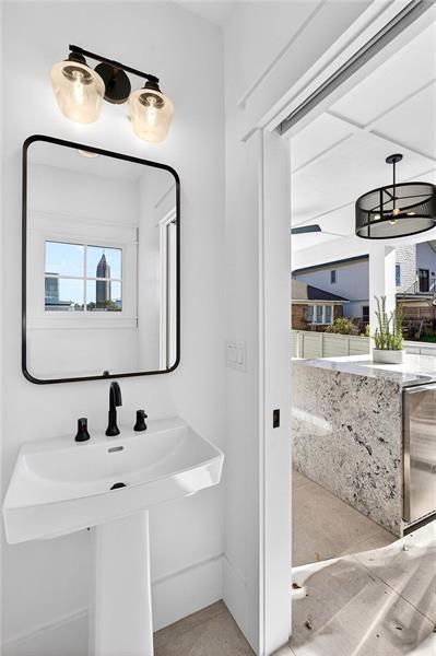 Building Photo - 636 Kennesaw Ave NE