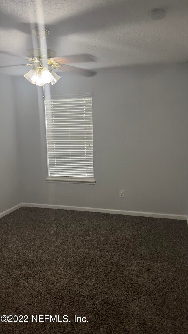 Building Photo - 3945 Buckthorne Dr