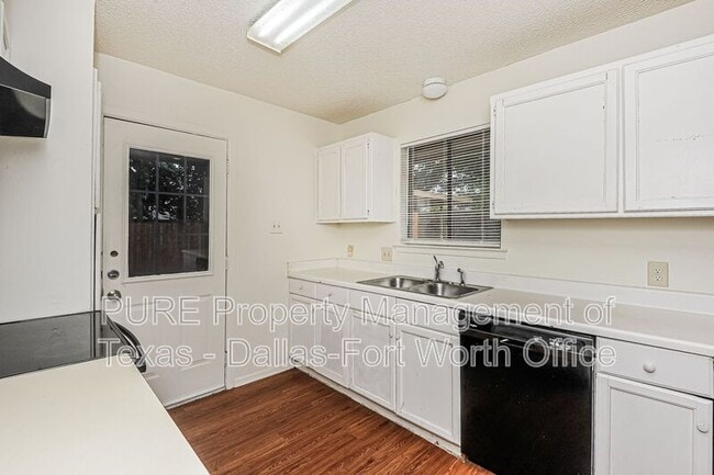 Building Photo - 7527 Windhaven Rd