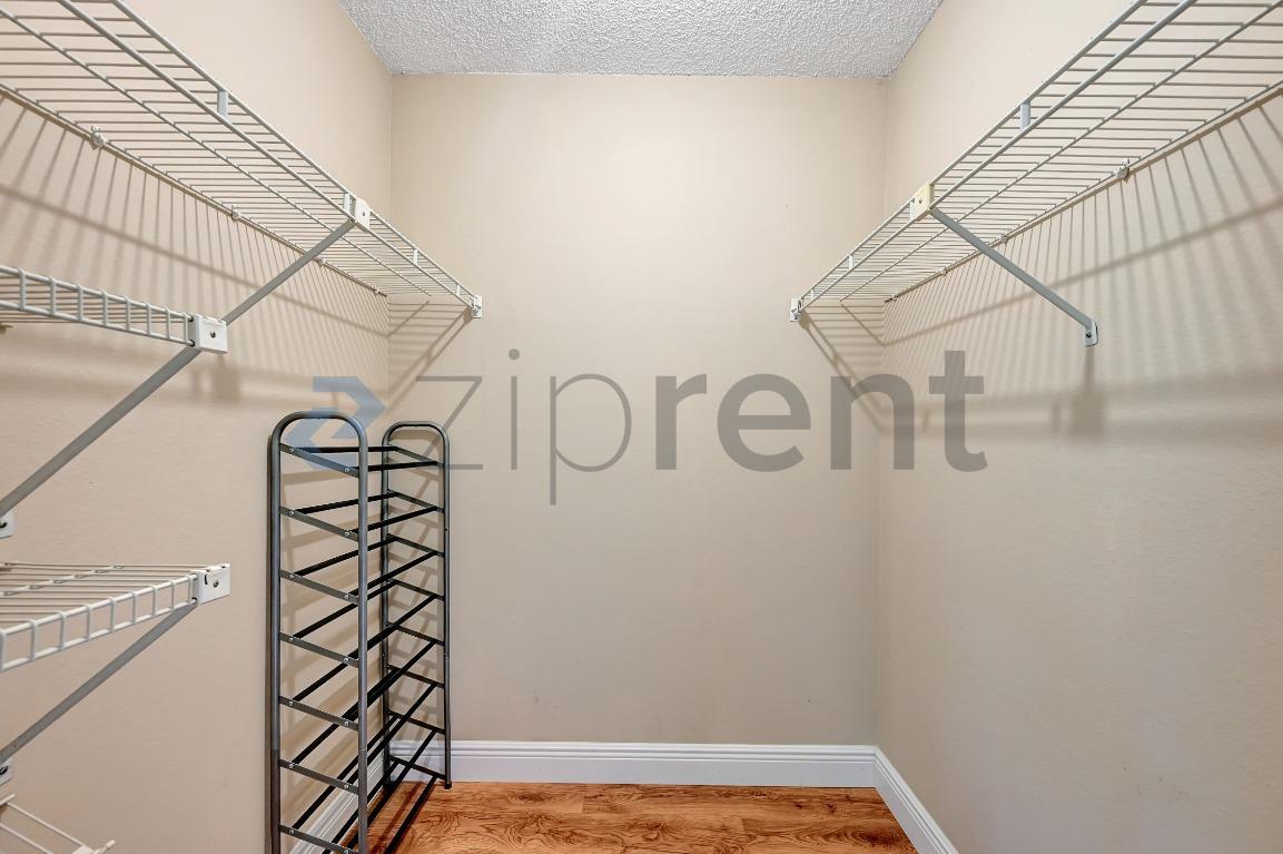 Building Photo - Unit 14