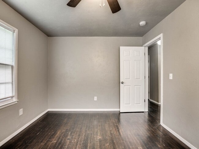Building Photo - 3 Bedroom 1 Bath Home in Shawnee!