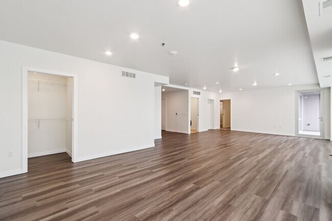 Building Photo - $1,950 | 1 Bedroom, 2 Bathroom Condo | Pet Friendly* | Available for Immediate move-in!