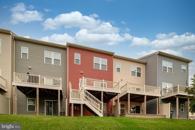 Building Photo - 708 Apple Orchard Dr