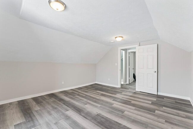 Building Photo - 621 E Main St