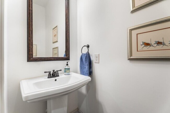 Building Photo - 523 Ansley Cir NE
