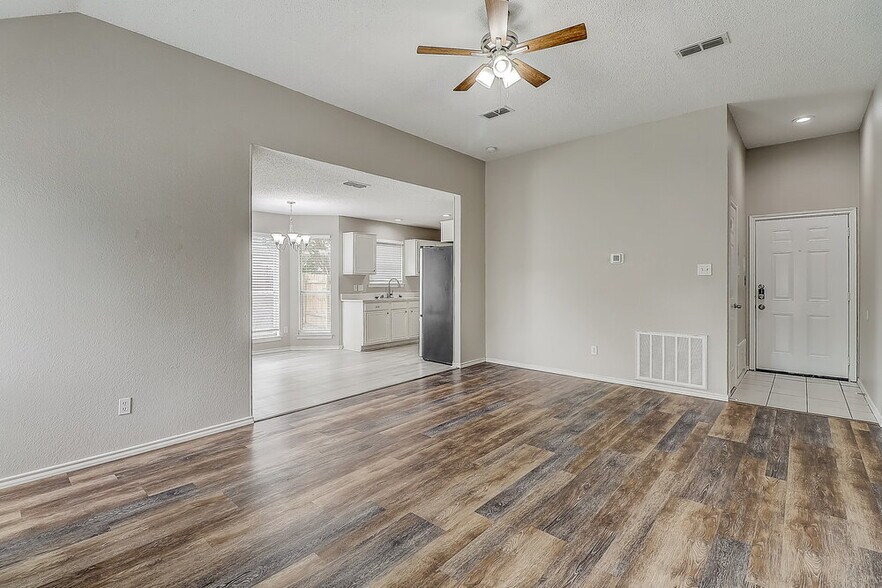 Building Photo - 1402 Stiles Ct