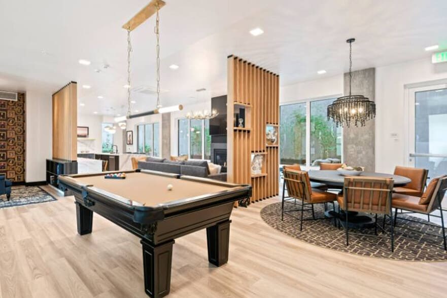 Building Photo - 2222 15th Ave W