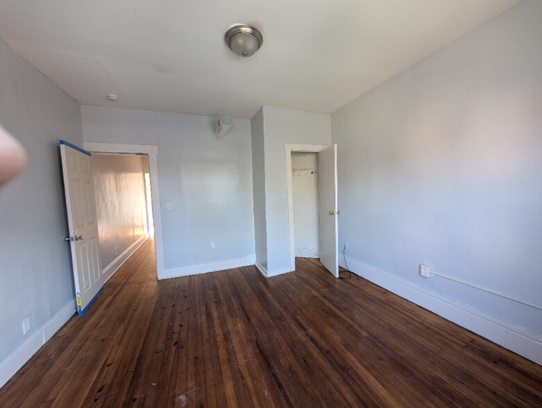 Building Photo - 152 Brook St