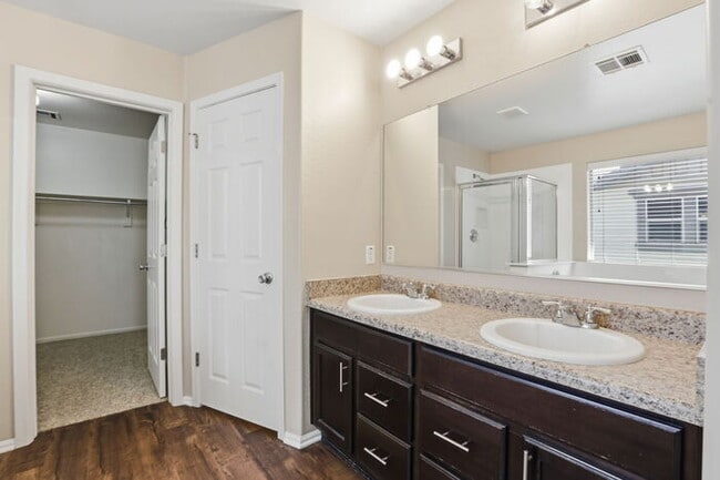 Building Photo - 981 S Deerfield Ln