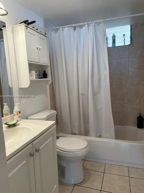 Building Photo - 2930 Point E Dr