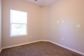 Building Photo - 15629 Holly Dr