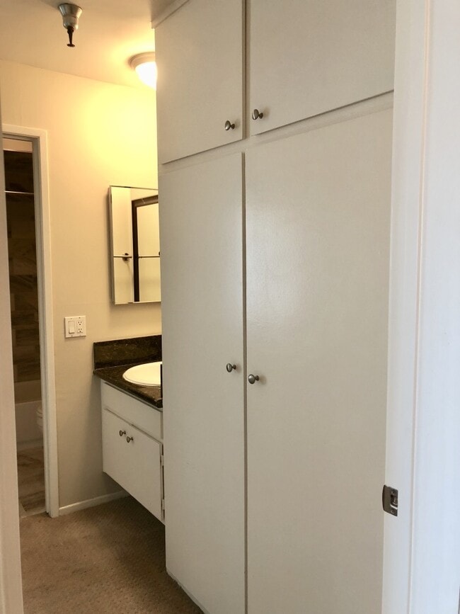 Building Photo - Ocean View Corner Unit Condo w/Balcony+Jac...