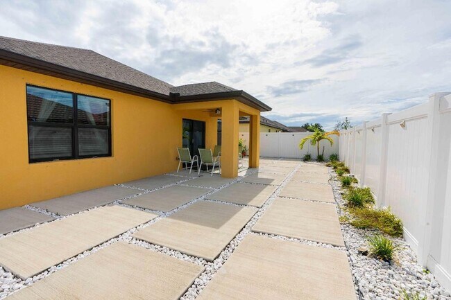 Building Photo - 5322 Delight Dr