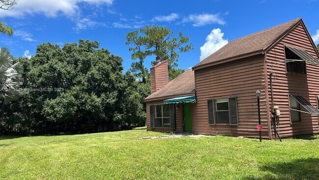 Building Photo - 16059 Wiltshire Dr E