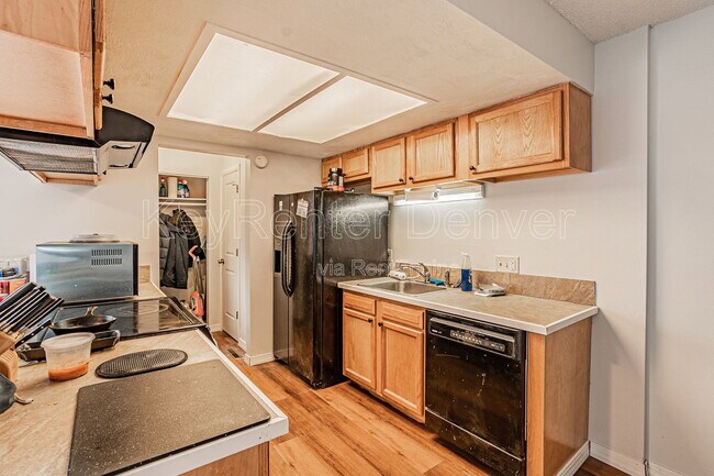 Building Photo - 1987 S Peoria St