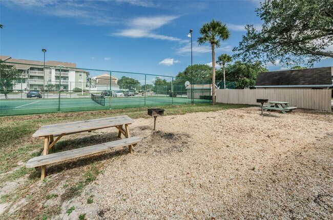 Building Photo - 455 Alt 19