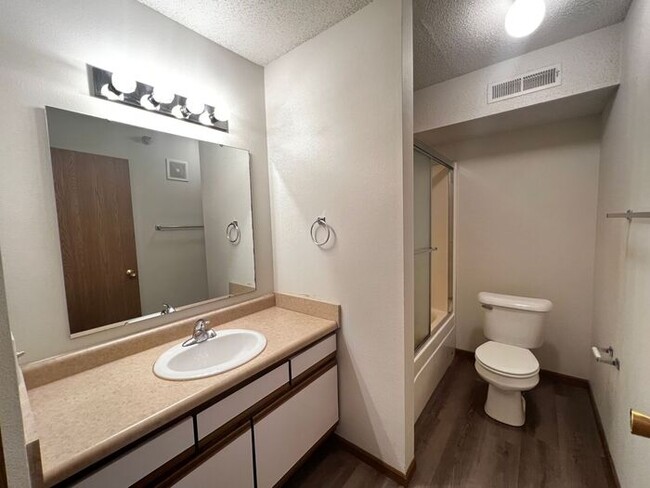 Building Photo - $1,125 | 2 Bedroom, 1 Bathroom Condo | Pet...