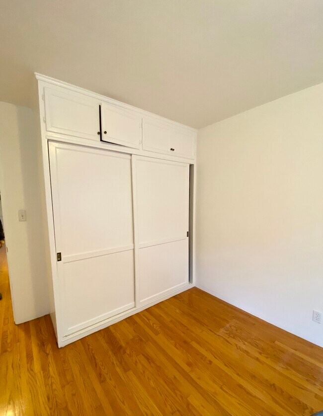 Bedroom Teo Closet - 1935 1/2 Palmerston Pl