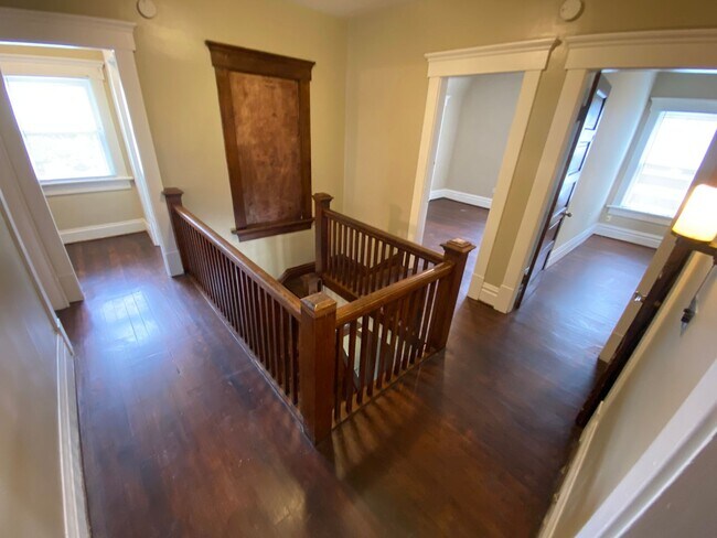 Building Photo - 426 E 15th Ave