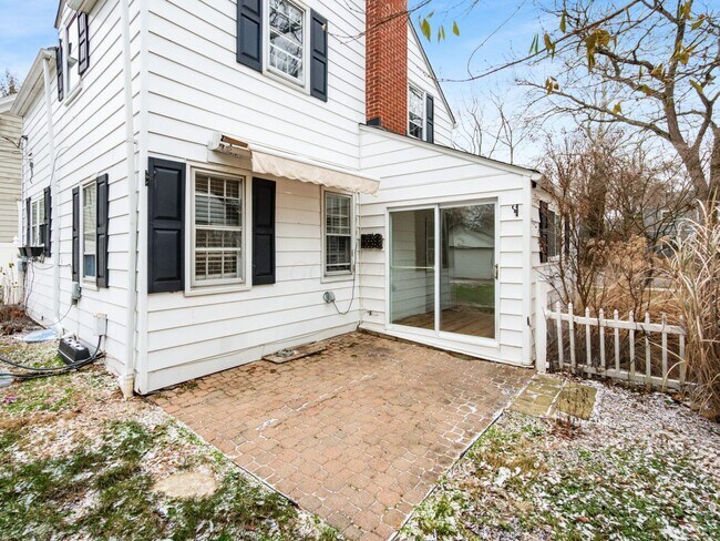 Building Photo - 495 Northview Dr