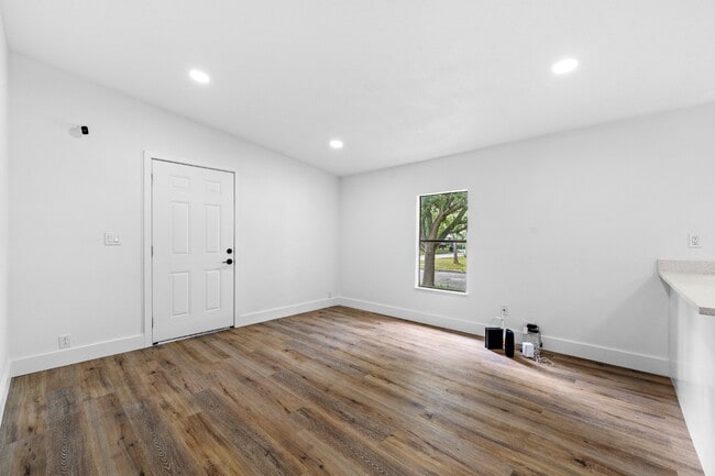 Building Photo - 6402 N Highland Ave