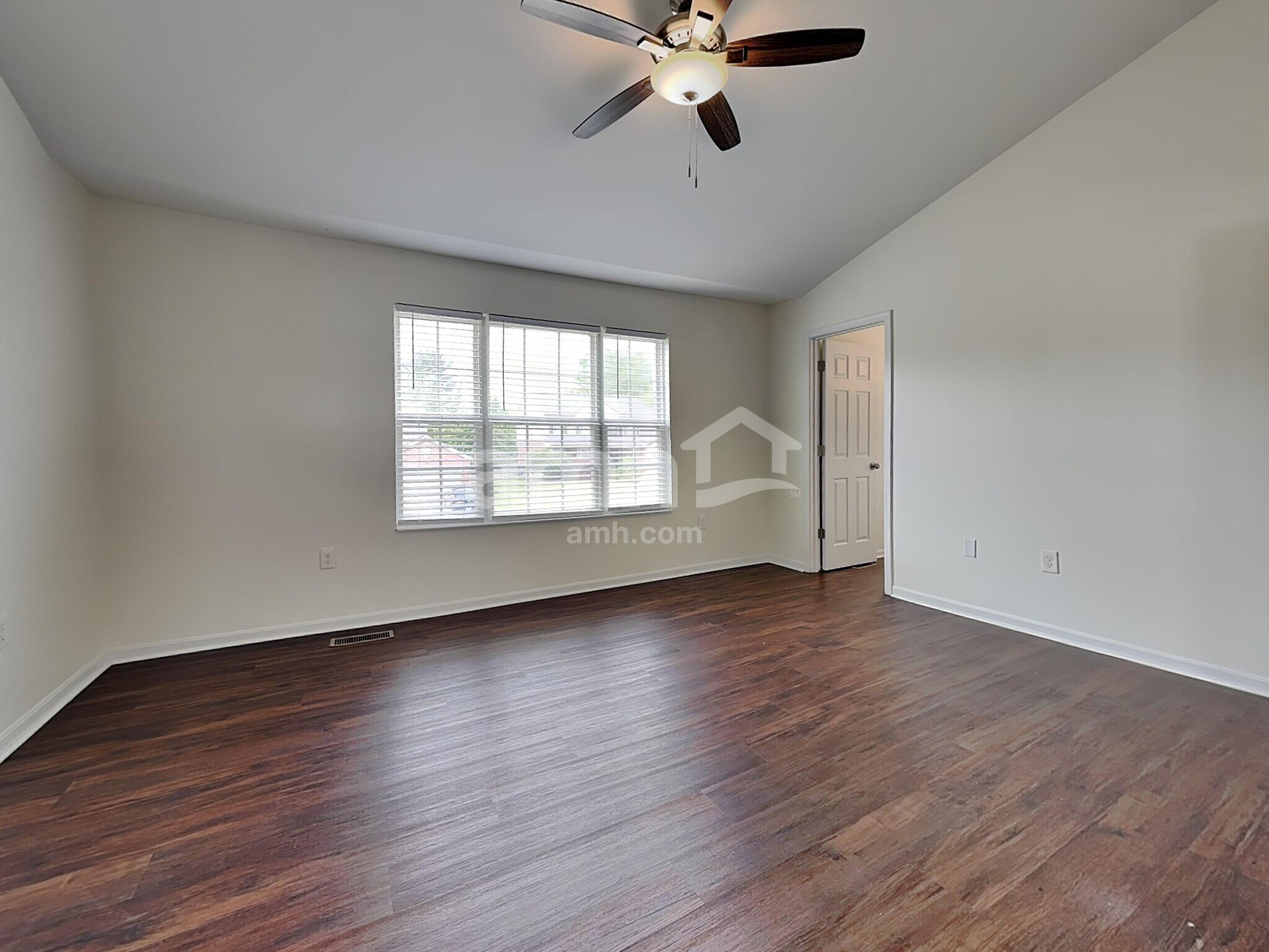 Building Photo - 2831 Coachlight Ln
