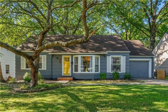 Primary Photo - Charming Prairie Village Ranch + Designer ...
