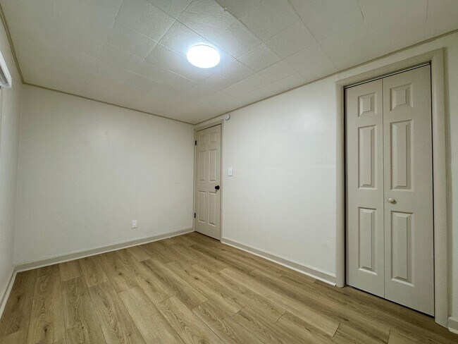 Building Photo - 975 Beason Dr