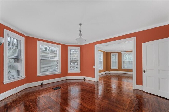 Building Photo - 22 Sycamore St