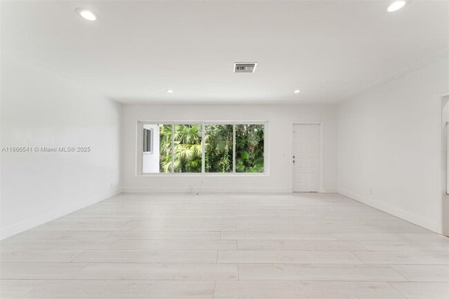 Building Photo - 4724 Orduna Dr