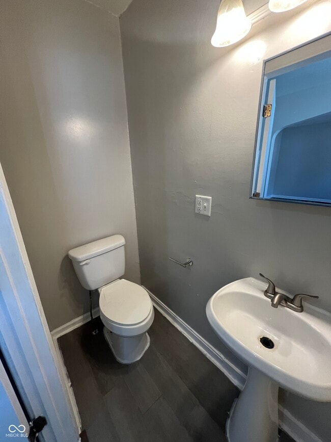 Building Photo - 320 N Sherman Dr