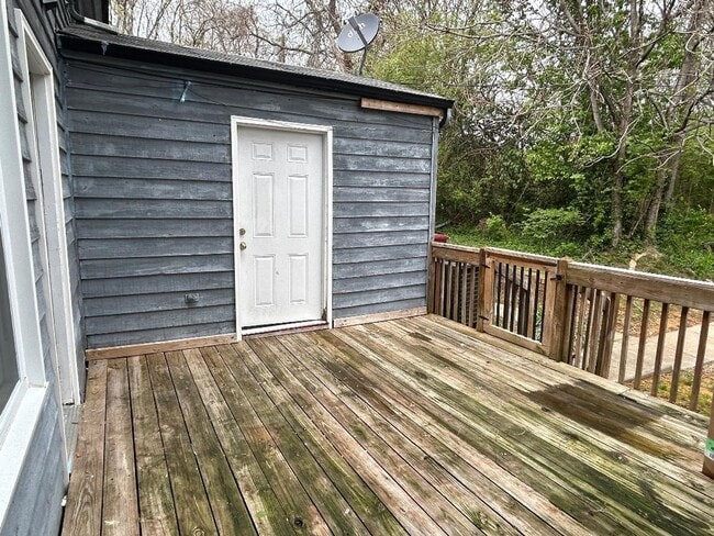 Building Photo - Spacious 3 bed Town Home!