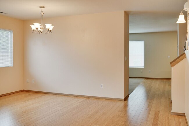 Building Photo - Covington  Woodcreek 5 Bedroom 2 Story