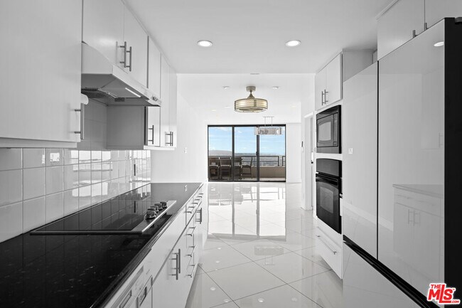 Building Photo - 4267 Marina City Dr