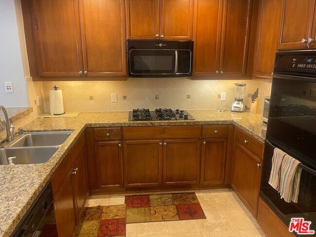 Building Photo - 5625 Crescent Park E