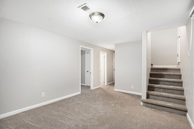 Building Photo - Spacious 4BR with bonus space and a 2 car garage in the heart of Sunnyside!