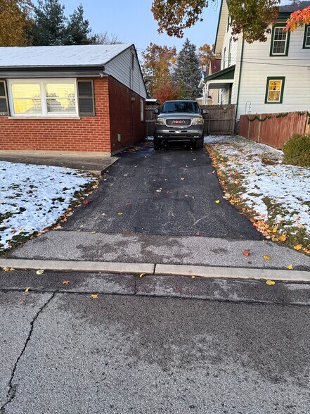 Private driveway - 200 W Mechanic St