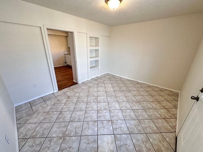 Building Photo - Located Near Downtown 2 Bedroom 1 Bathroom