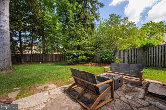 Building Photo - 1623 Jonquil St NW